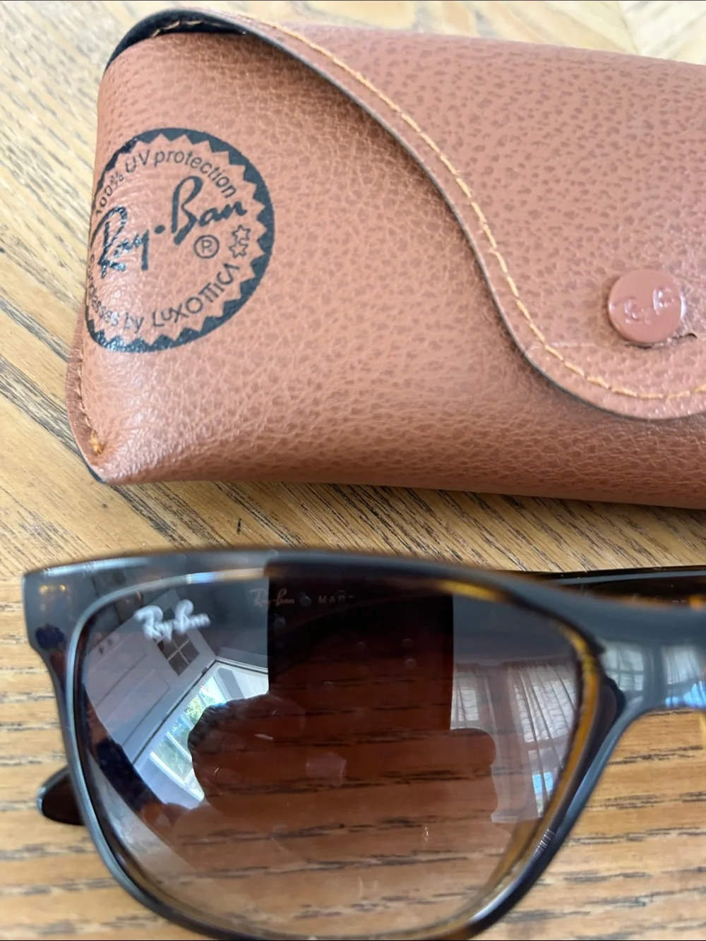 Ray-Ban Black Frame Brown Gradient Lens Sunglasses, EUC